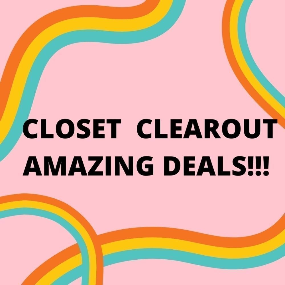 Check out my closet- great deals!👚👗👖👙👔‎